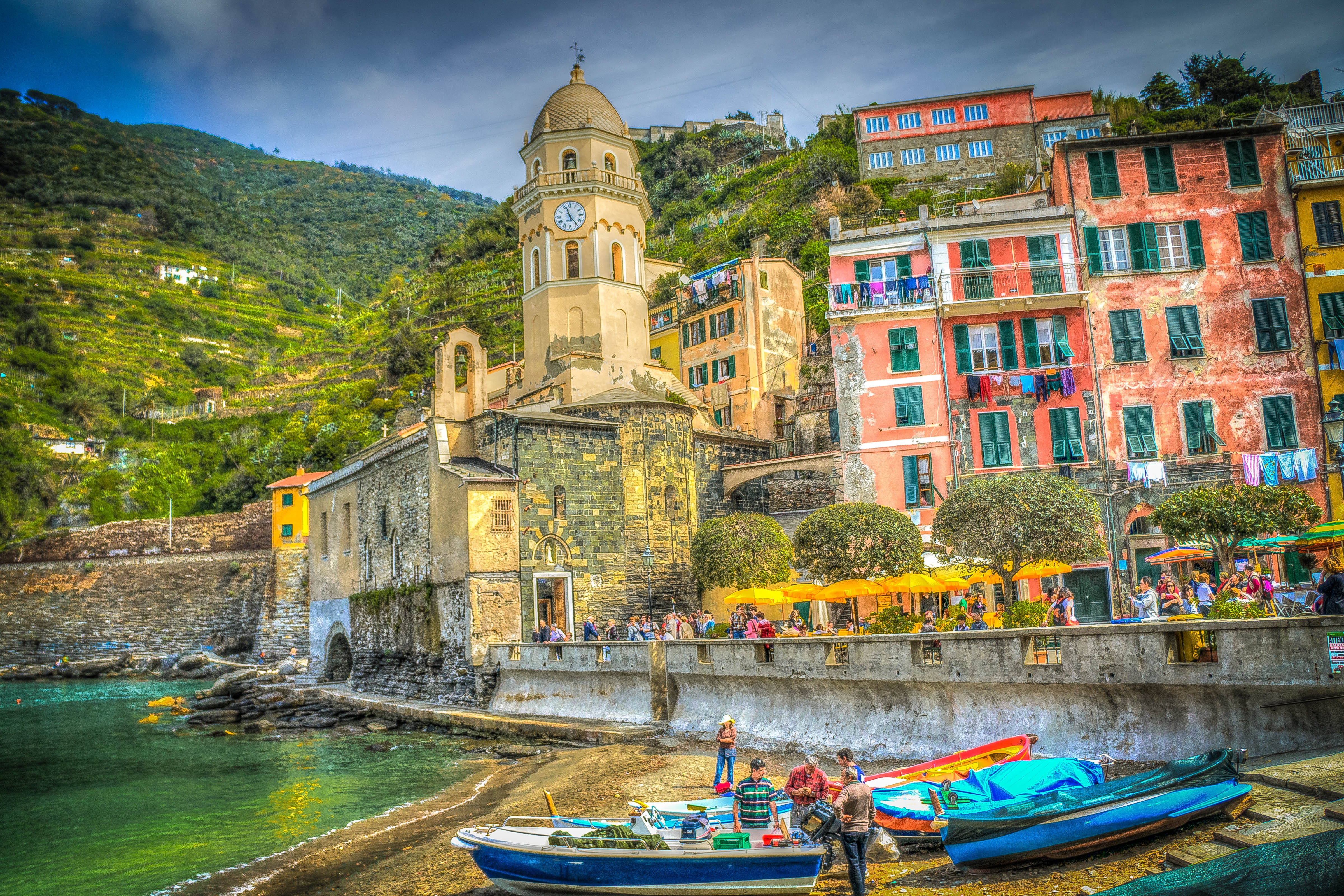 DAY 4 | Discover Cinque Terre or Tuscany Wine and Countryside