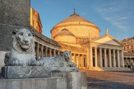 Walking Tour of the Royal Naples (spanish only)