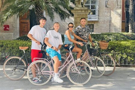 Valencia: Family Bike Tour; Walk through Turia Gardens.