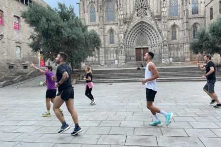 Running tour  – Highlights of Barcelona – La Sagrada Familia, Gothic Quarter, Casa Mila and more