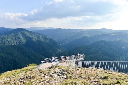 Hiking to Eagle’s Eye and Devil’s Throat Cave