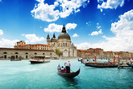 Gondola ride and discover Venice walking tour