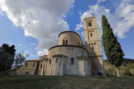 Land of Brunello: Pienza, Montalcino, Temple of Brunello wine and Sant’Antimo Abbey with Gourmet Lunch and Wine Tasting