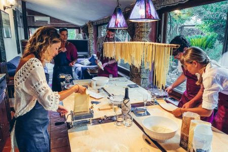 Alghero: traditional cooking class experience in Olmedo