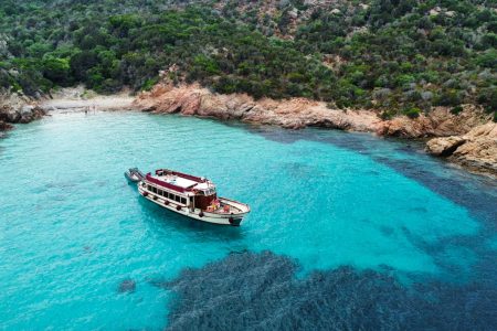 Motorboat tour of the La Maddalena Archipelago and Caprera departing from La Maddalena