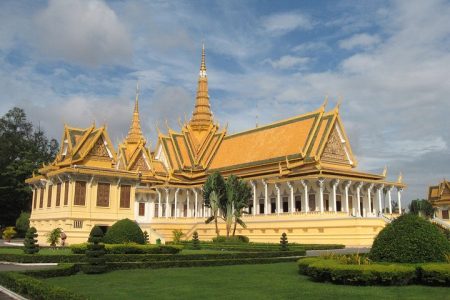 Half Day Tour to Royal Palace, Wat Phnom & Independent Monument