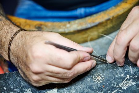 Dorgali: visit a goldsmith’s lab of the Sardinian filigree