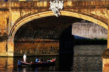 Florence boat tour on Florentine gondola from Florence