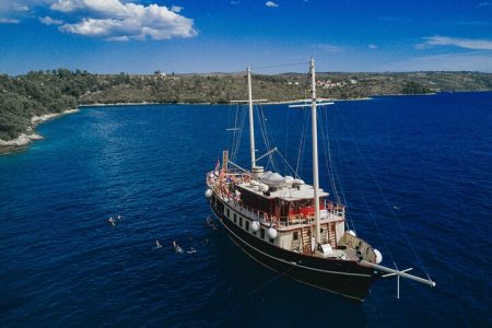Full-Day Swimming and Snorkeling Tour in Split