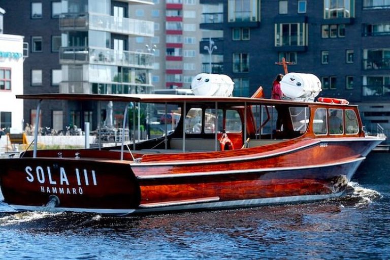 2 Hour Walking and 1 Hour Canal Boat Tour in Stockholm