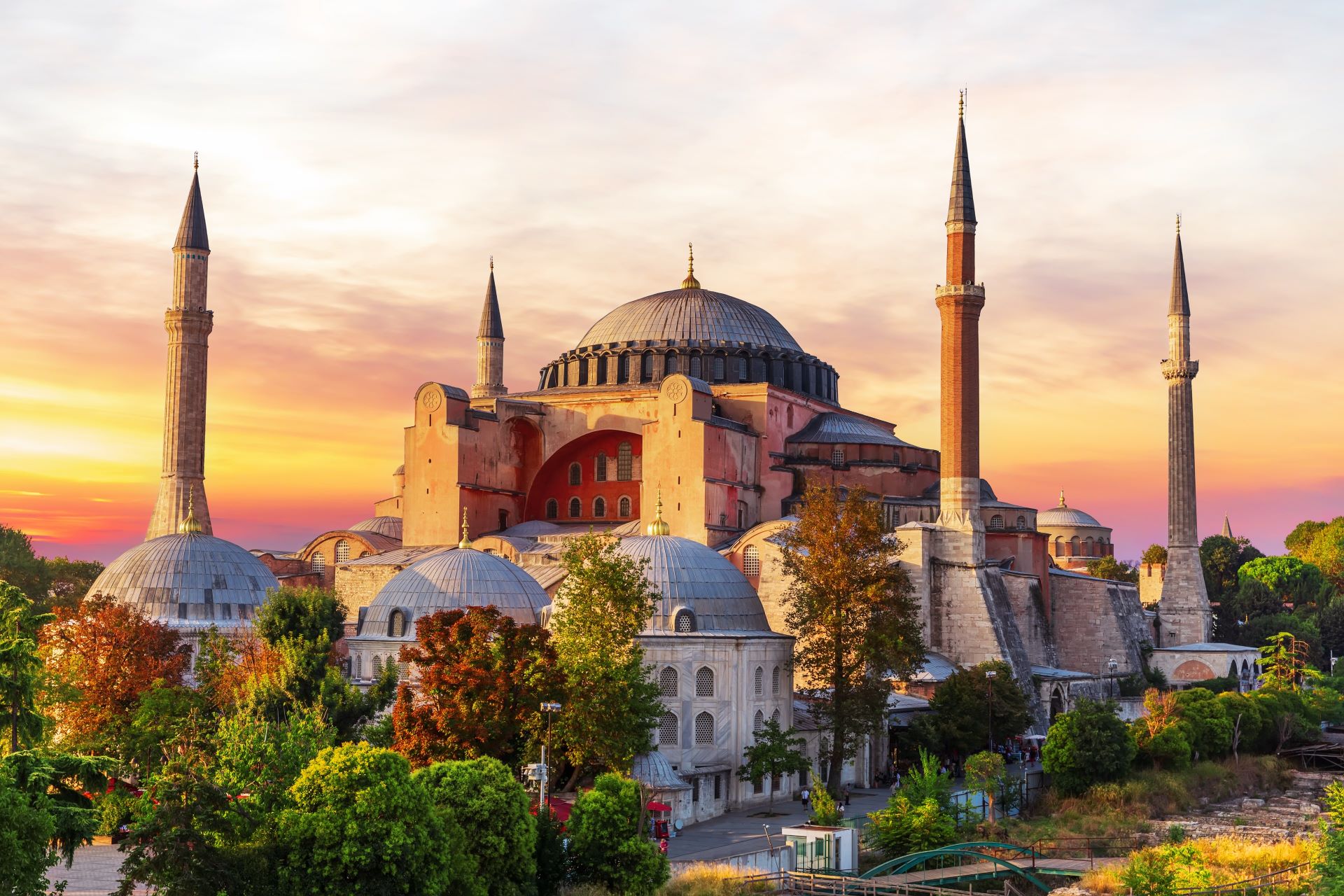 DAY 2 – St. Sophia, Hippodrome Square, Blue Mosque, Grand Bazaar – Canakkale 